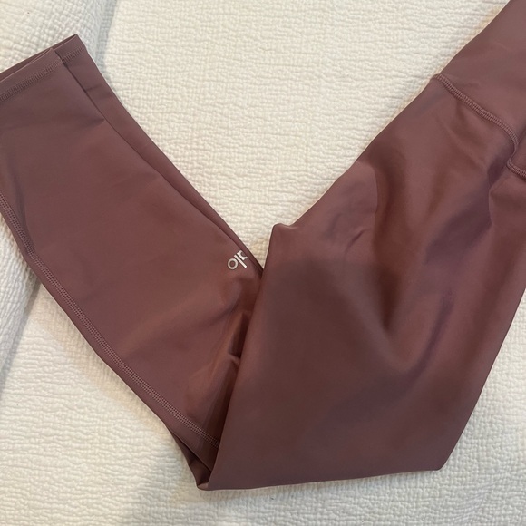 Alo Yoga Airlift Leggings - Picture 3 of 3